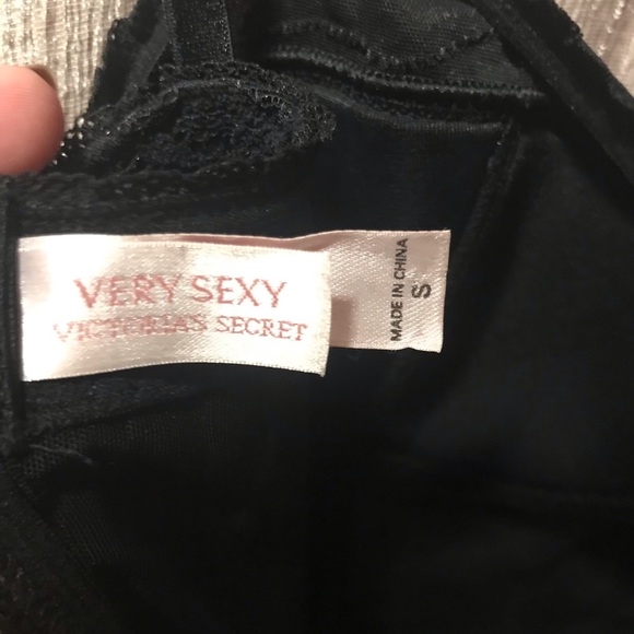 Victoria’s Secret Very Sexy Lace with Garter clips - Picture 7 of 7